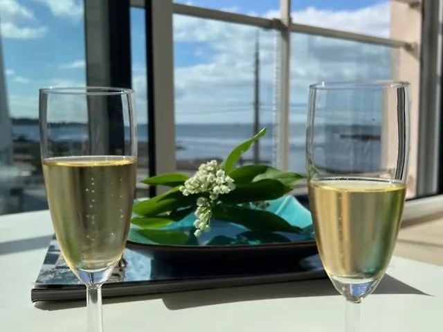 Votre Vue, La Mer, Les Bateaux !!! Wir Sprechen Flieben Deutsch, Touristentipps, We Speak English Concarneau 0*,  France